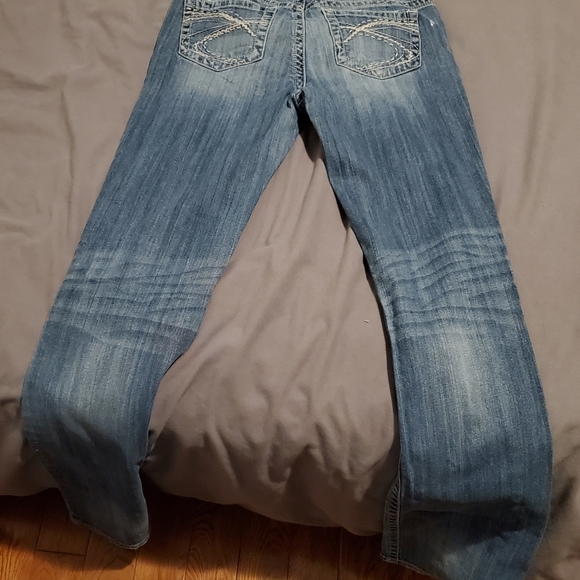 Woman's jens - Picture 2 of 16